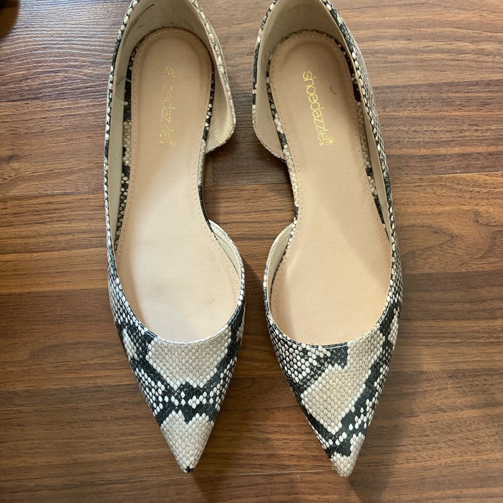 Shoe Dazzle snake flats